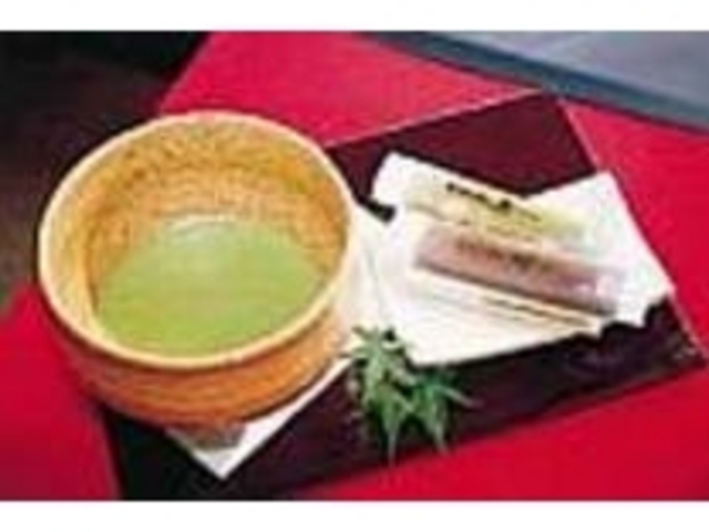 日本庭園を眺めつつ『抹茶セット』を_豆子郎の里 茶蔵庵
