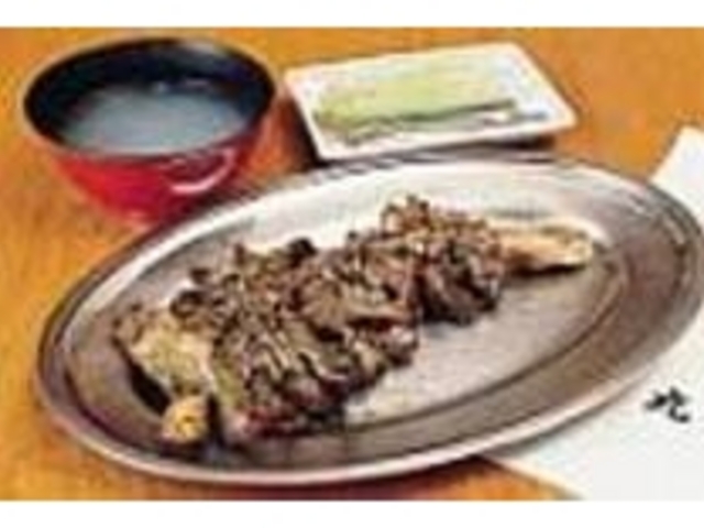 コリコリした歯応えと肉汁の旨味が特長_元祖焼鳥丸万本店