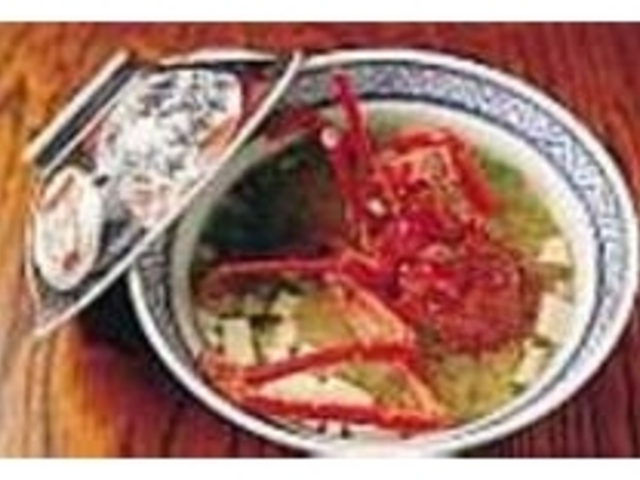 ミソや身が残っている殻はみそ汁にして_魚正