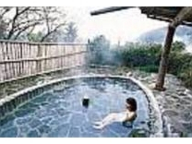 管理する白地商店で蒸鶏が食べられる
_岳湯露天風呂