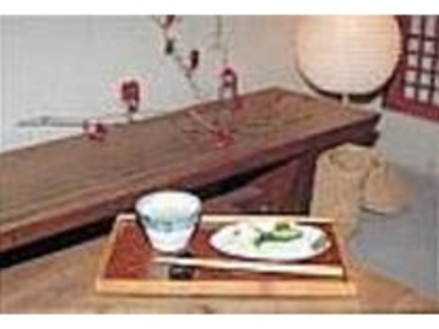 店内ではお茶と一緒に試食ができる_つけものやのおつけもの