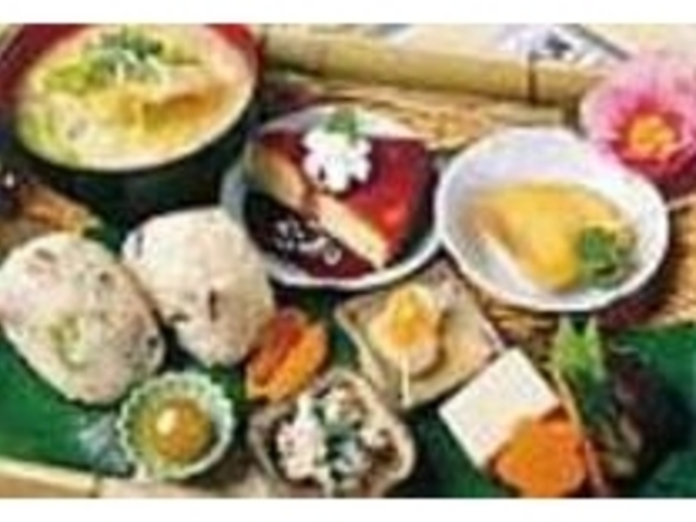 素朴な美味しさがにぎやかに並ぶかご盛り_IVY(アイビー)