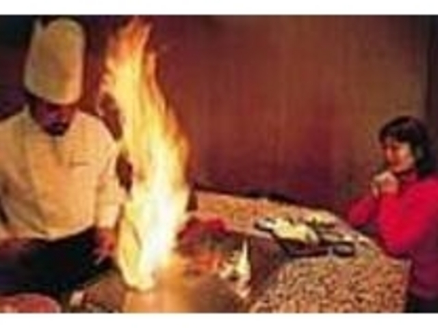 お話しながら前で焼いてもらえるのが楽しい_ステーキハウス ライおン