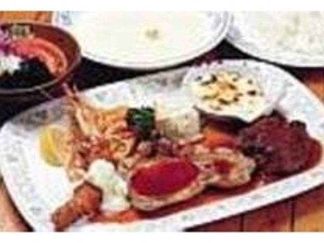 Aランチにはサラダバーがついて人気_ピーターパン