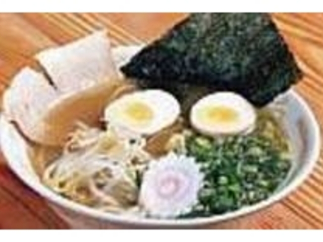 半熟のゆで卵が入った『味玉らぁめん』_神戸っ子 本店