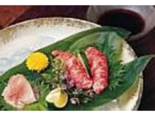 見た目も美しい牛刺しのにぎり寿司が美味_神戸すてーき桜井
