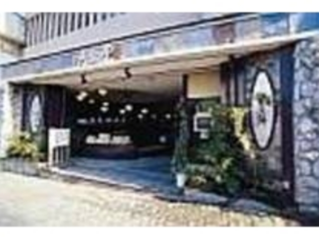 戦前から続く名物・炭酸水せんべいの老舗だ_泉堂