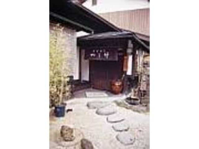 店内には囲炉裏や古時計などもあり落ち着く_竹蔵蕎麦やま竹