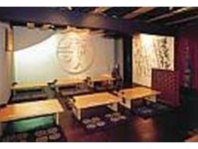純和風の店内は照明を落してしっとりムード_讃