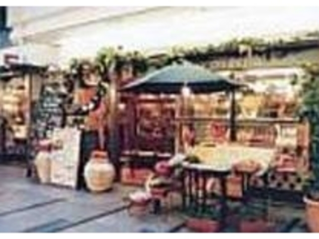 イタリアの市場をイメージした外観_イル・メルカート・アンジェロ