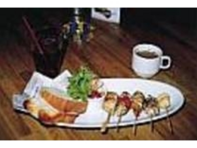 パンに合う焼き鳥が自慢の『日替りランチ』_鶏field ca/she/wa