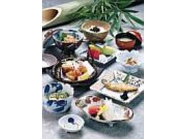 会席料理は季節の味覚が楽しめる献立に_旬彩遊膳 雅光園