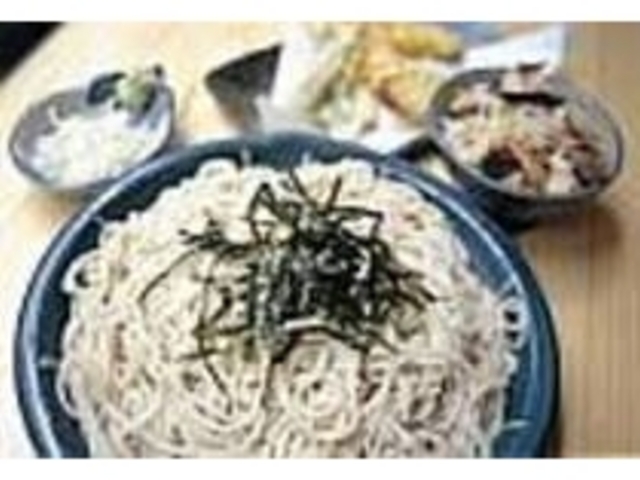見た目もきれいな手打ちの更科そば_美乃福