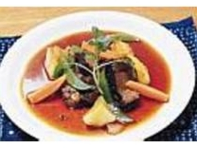 じっくり煮込んだ『牛バラ肉の赤ワイン煮』_欧風創作料理店マダムアンドムッシュ