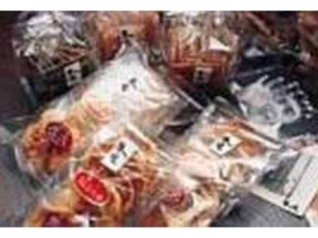 職人の手で焼き上げている煎餅の数々_米兆