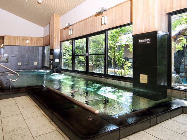 珍しい樽風呂は一人で入るにはピッタリ_極楽湯 女池店