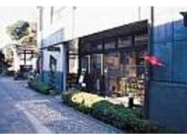 陶舗やまわ脇の路地を入ると見える外観_陶路子