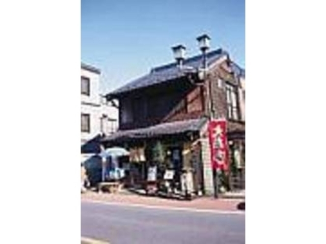 趣ある店舗はあさひ銀行の隣りにある_甘味茶房かすが