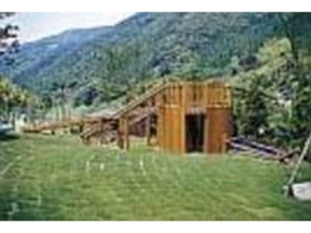 木をふんだんに使ったアスレチック_トム・ソーヤー冒険村