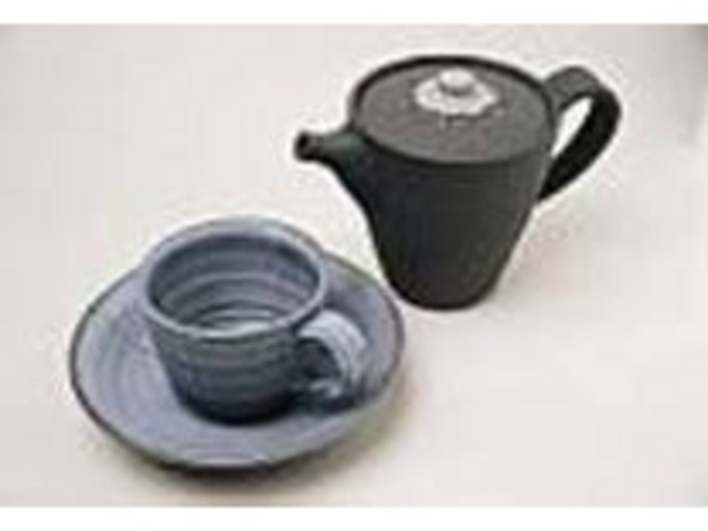 しっとりとした色合いの陶器が人気_花房窯