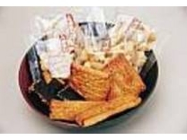 香ばしさが今にも伝わってきそうなせんべい_手焼おかき高梨