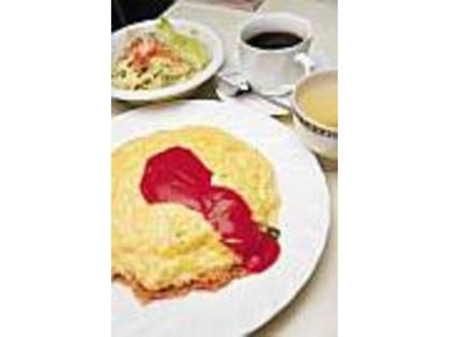 ふわふわオムライスは特に女性に人気だ_カフェフルーリ