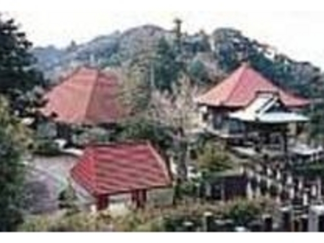 雄大な自然に囲まれた境内は静寂に包まれる_沼蓮寺