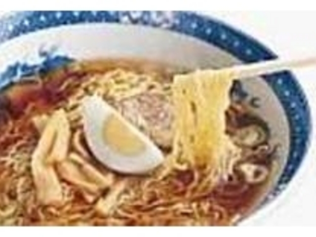 具はネギ、メンマ、ゆで卵などとシンプル_信華