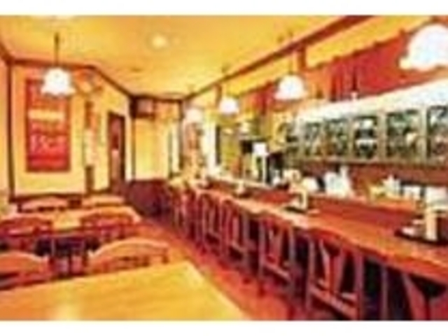 おかみさんと息子さんで切り盛りする店_中華そば専門 えび坂