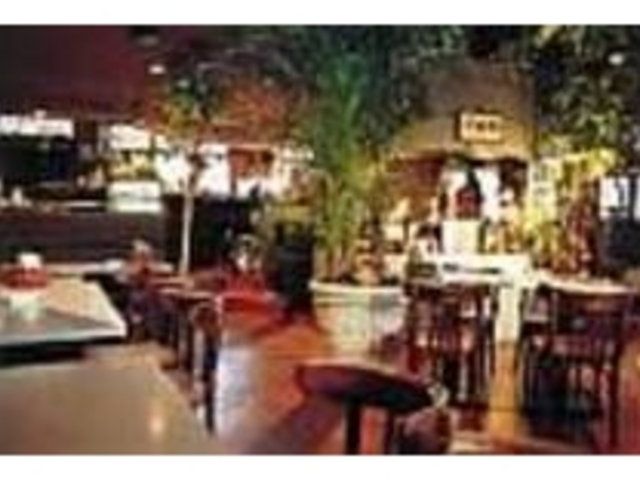カジュアルでお洒落な雰囲気が漂う店内_Think T.Cafe