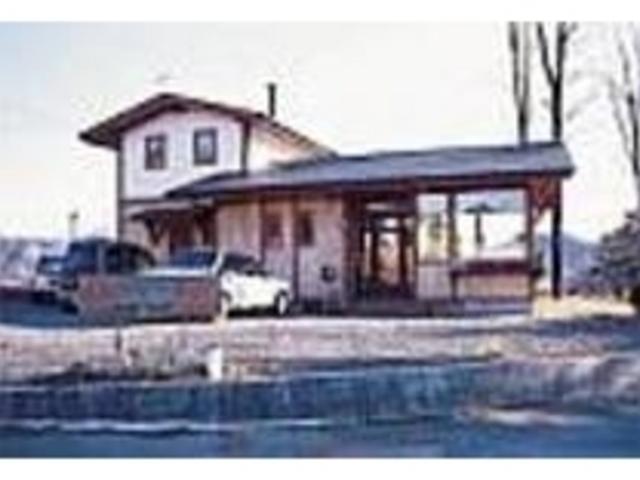 外からの日射しが暖かいお店で食事を_フィールドマジック