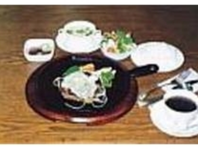 肉汁がジュワッと口に広がるハンバーグ_グラン・レストラン ルミエール