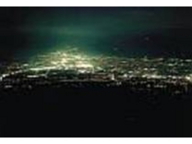峠からは佐久市と小諸市にまたがる夜景が_車坂峠