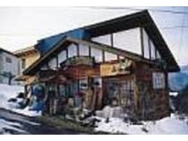 一度見ただけで民芸品店と分かる外観_藤保