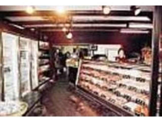 豊後牛以外にも地鶏や唐揚、カツなども販売_さめじま精肉店