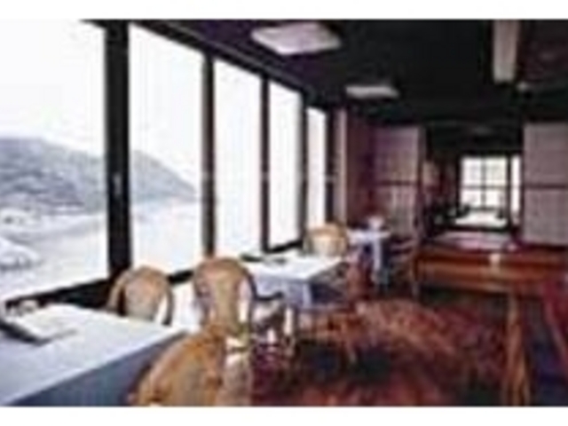 店内からはパノラマの海を望むことができる_味処 日浦亭