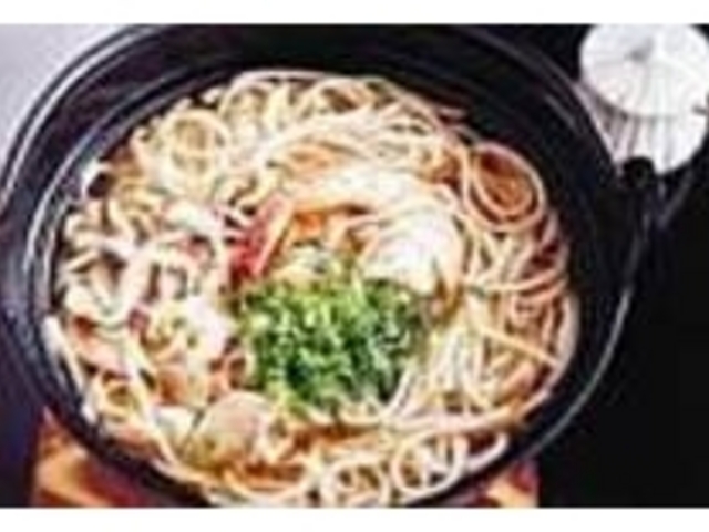 鉄鍋に入ったアツアツのド・ロさまそうめん_味処 日浦亭