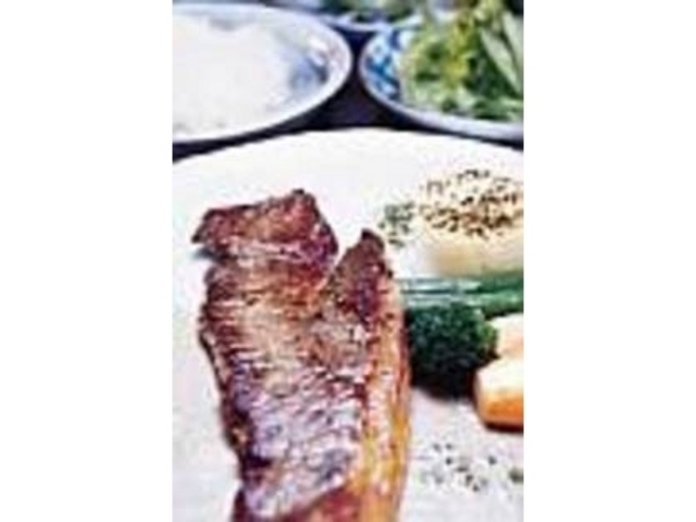 佐賀牛のステーキを手頃な値段で提供_カフェ&レストラン白磁館