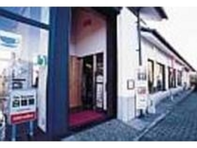 有田焼卸団地内の一番奥に位置する_カフェ&レストラン白磁館
