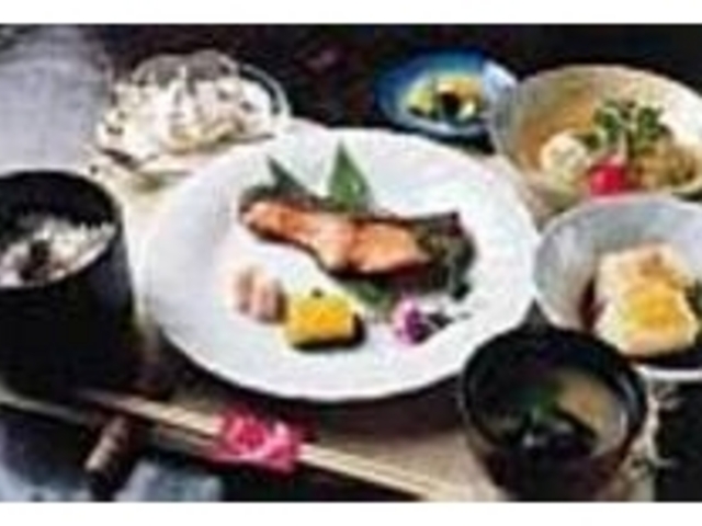 昼の料理の『炭火焼御膳』は見逃せない逸品_和膳 蓼の花