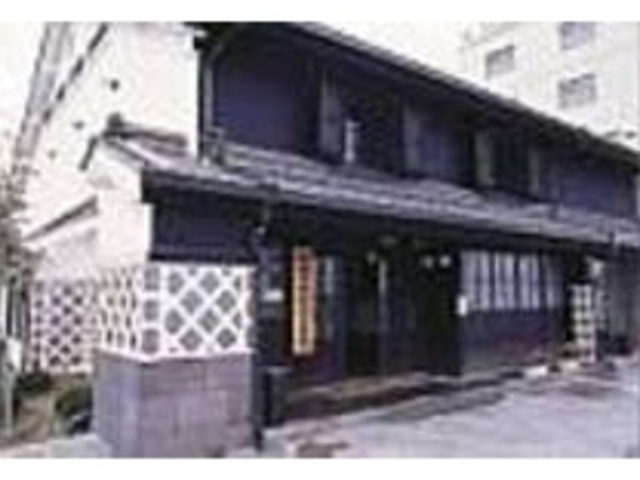 白壁が美しい喫茶室でくつろぎのひとときを_中町蔵の会館