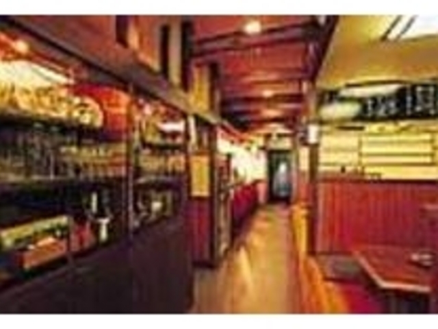 落ち着いた和風の店内でワインと食事を_土佐料理 花鶴