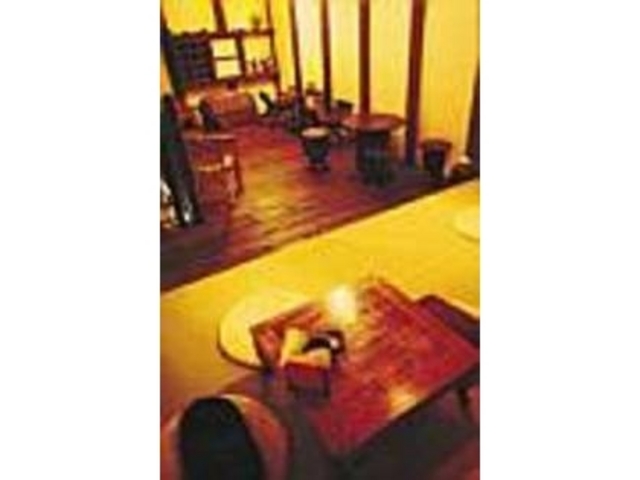 ゆったりと時間が流れる渋い雰囲気の店内_ナチュラルカフェ&ギャラリー蔵