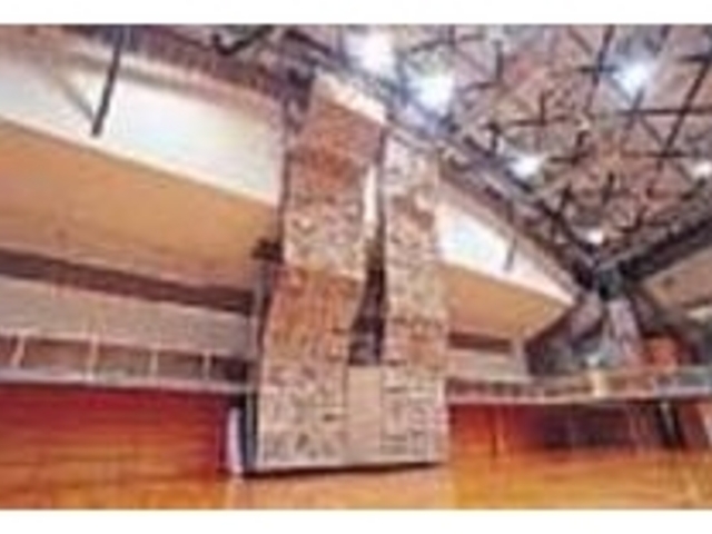 屋内のウォールとしては規模が大きい_日進市スポーツセンター