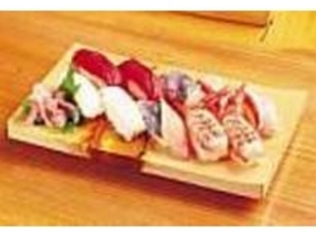 春のカツオなど、旬の魚を使っている_地魚寿司の店 寿司竹