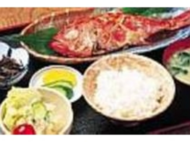 煮魚はどれも地元産の食材を使っている_きねま