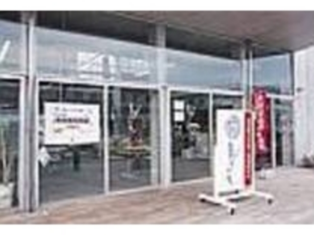 ベイ・ステージ下田にある店、看板を目印に_大悦水産 まるいち