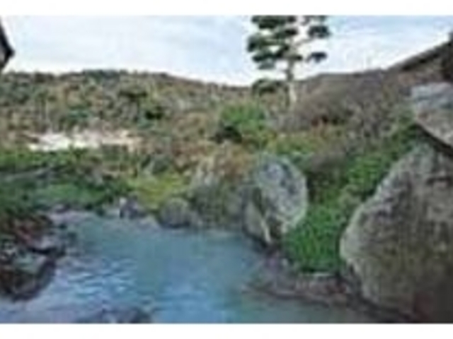 自然に包まれた露天風呂で季節を満喫_花語りの宿 富貴屋