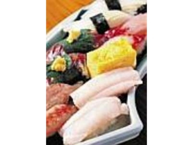 新鮮なアジなど入った『地魚寿司』_巴寿し