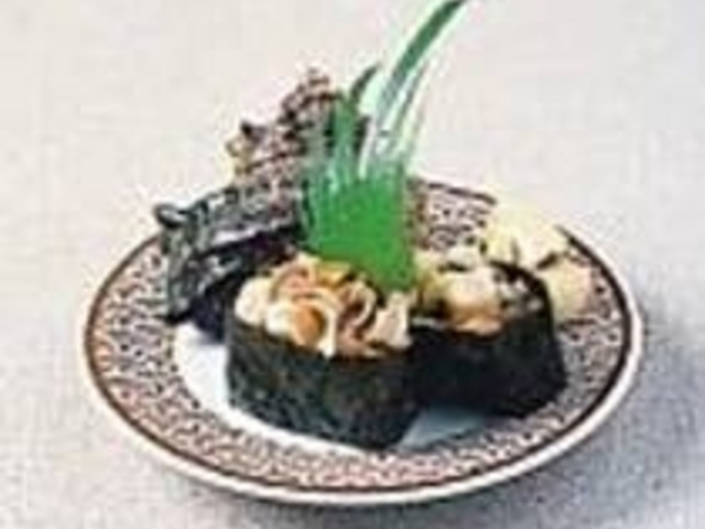 サザエ525円、シコシコの身を軍艦巻きで_海女屋 伊豆高原店